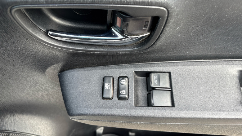 Toyota Yaris 1.0 VVT-i TR 5dr Petrol Hatchback